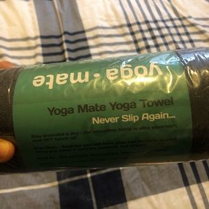 Non-slip yoga towel